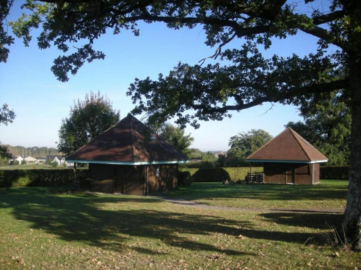 Chalet En Pleine Nature A Orsennes Avec Etang A Proximite, Ideal Pour 6 Personnes Et Animaux Admis - Fr-1-591-170 Exteriör bild